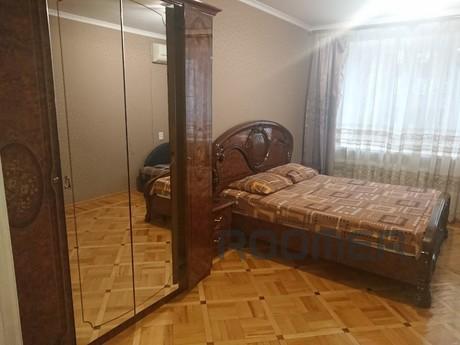 2 bedroom apartment on Krasnoarmeyskaya, Ростов-на-Дону - квартира подобово