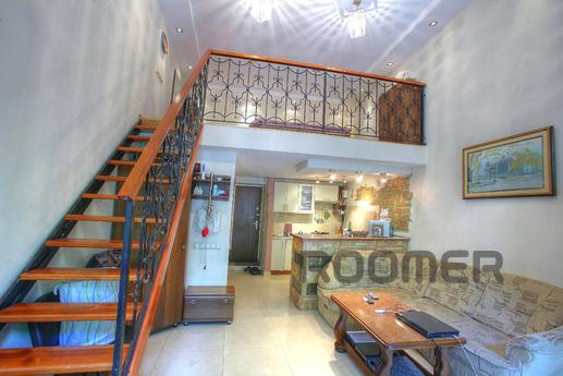 Stylish two-tiered apartment! Ceiling height - 4.7 m Laminat