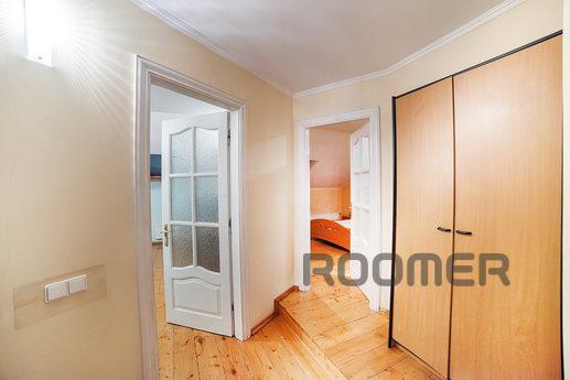 Large apartment for six trehkom, Lviv - apartment by the day