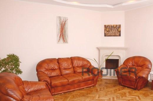 Large apartment for six trehkom, Lviv - apartment by the day