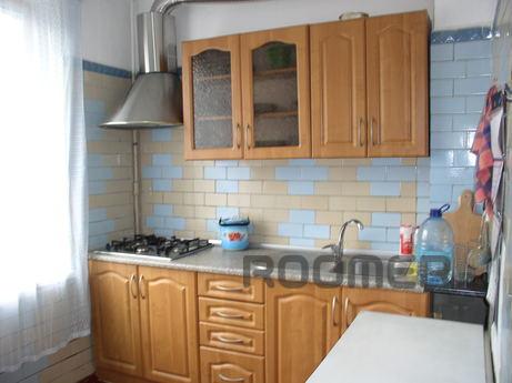 1K square with 3 beds 2+2+2 ev Labor, Kharkiv - apartment by the day