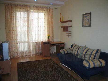 I rent a 3-room apartment (pl.Peremoghy, Circus) Dmytrivs'ka