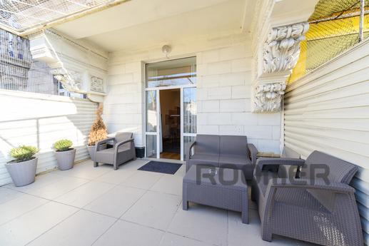 Apartment with a terrace on Khreshchatyk, Kyiv - apartment by the day