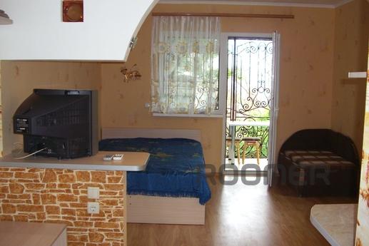 Rent a house in the town of Alupka, Alupka - apartment by the day