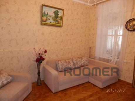 Rent 2-bedroom apartment in Alupka, Alupka - apartment by the day