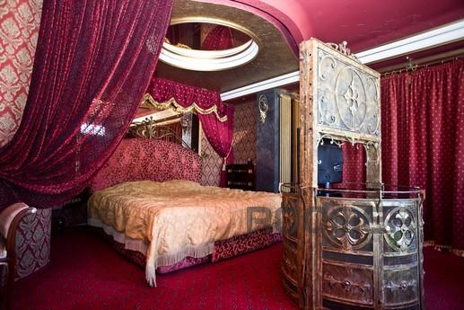 Квартира расположена в историческом центре Москвы, в непосре