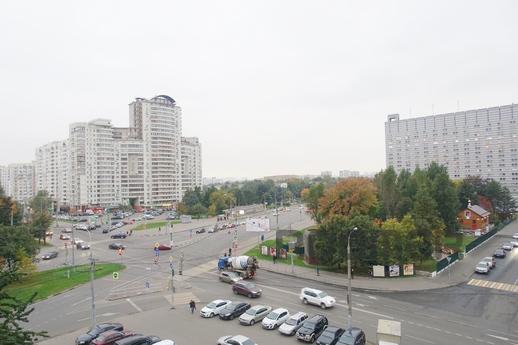 Apartment Metro Kakhovskaya, Москва - квартира подобово