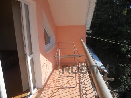 Rent a house with a garage., Yalta - apartment by the day