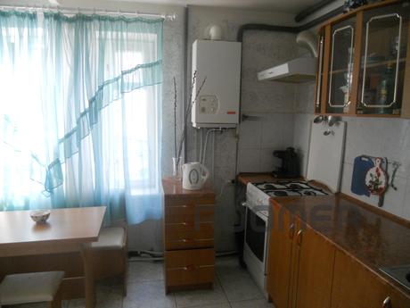 Rent 2-bedroom apartment with garage, Yalta - apartment by the day