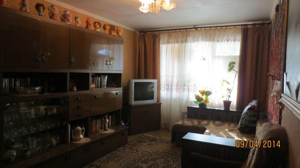 Rent 2-bedroom apartment in Alushta. The apartment is on the