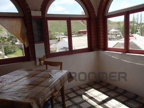 second floor of the house 3 rooms, Sudak - apartment by the day