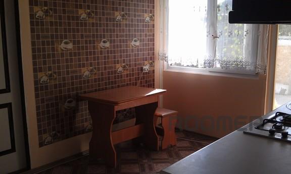 two-bedroom cottage  10 min from the sea, Sudak - apartment by the day