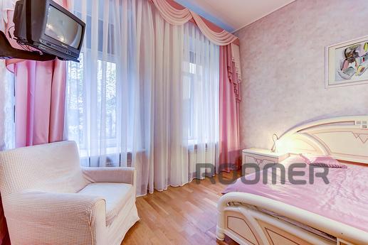 Spacious apartment with Jacuzzi in Dvort, Санкт-Петербург - квартира подобово