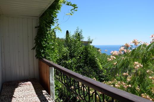 With balcony and sea view, Alupka - apartment by the day