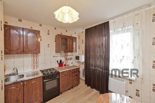 1-km apartment with renovated, Yekaterinburg - apartment by the day