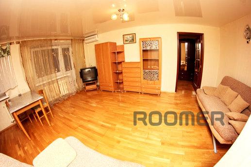 Excellent 2-to studio in the heart of th, Kemerovo - apartment by the day
