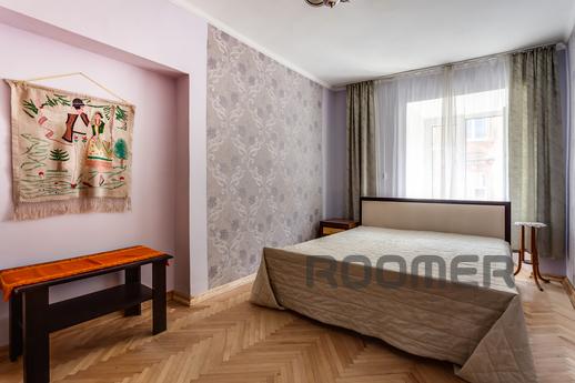 Large 5-room apartment in the center, Lviv - apartment by the day