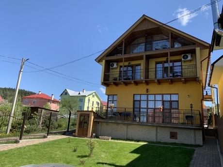 Новий будинок по вулиці Зарiчна, побудований в сучасному євр
