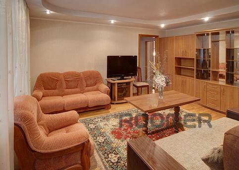 Rent 3- bedroom apartment in the center of Kiev, at Bolshaya