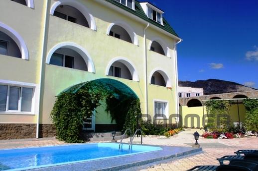 The family-run guest house with swimming, Sudak - apartment by the day