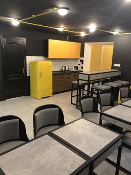 Новий, стильний і сучасний! Urban Hostel знаходиться в зручн