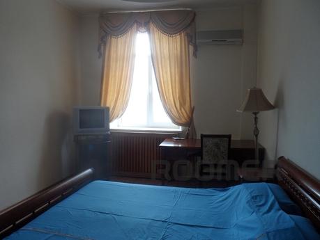 2-bedroom studio apartment with a separate bedroom in 2 minu