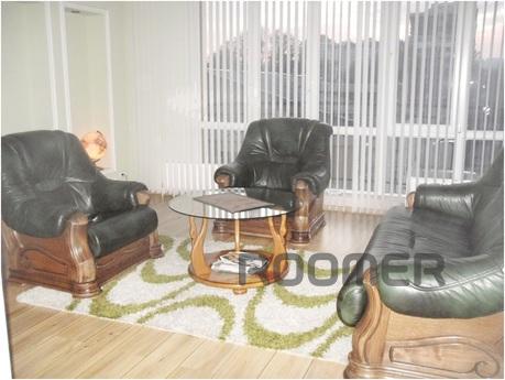 Квартира складається з двох окремих кімнат - вітальні та спа