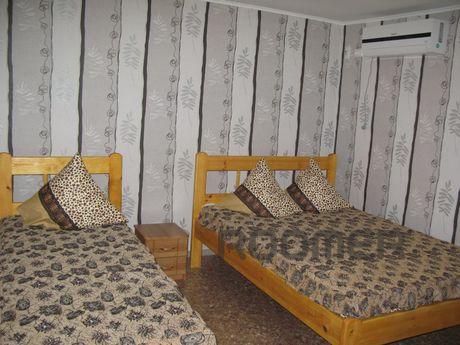 Quiet area, 7 minutes from the sea. Three bed rooms (2 +1). 