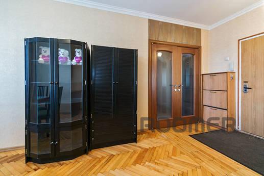 Spacious apartment in the metro in 1905, Moscow - apartment by the day