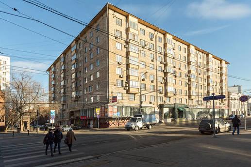 Spacious apartment in the metro in 1905, Moscow - apartment by the day