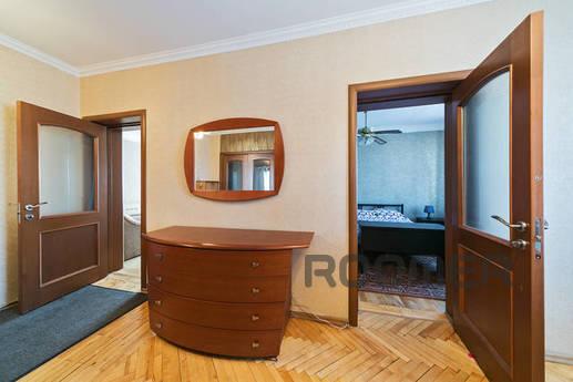 Spacious apartment in the metro in 1905, Moscow - apartment by the day