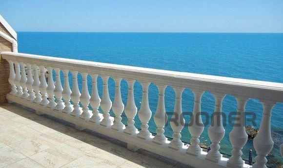 Two-floor apartment 10 meters from the sea. For daily rent f