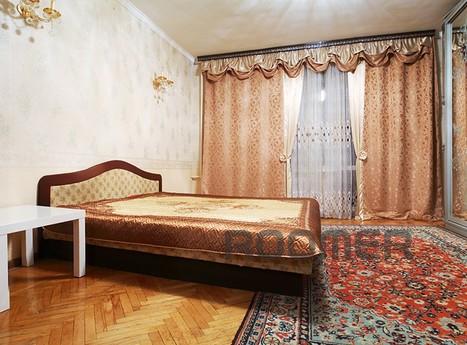 3hkomnatnaya spacious apartment in the c, Moscow - apartment by the day