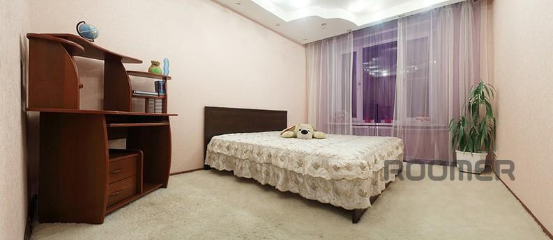 I rent a spacious luxury 3-bedroom apartment in the center i