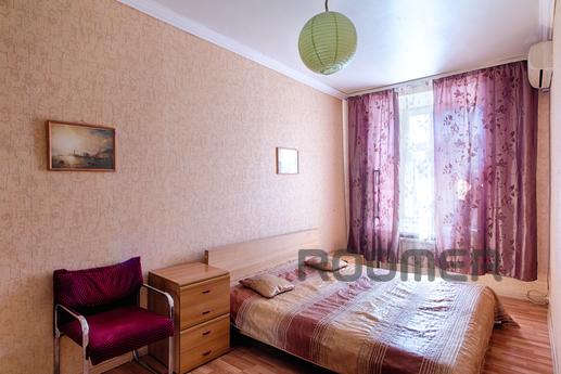 Есть вся необходимая мебель и бытовая техника для комфортног