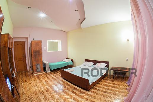 Center, WI-FI, 3 beds, Lviv - apartment by the day