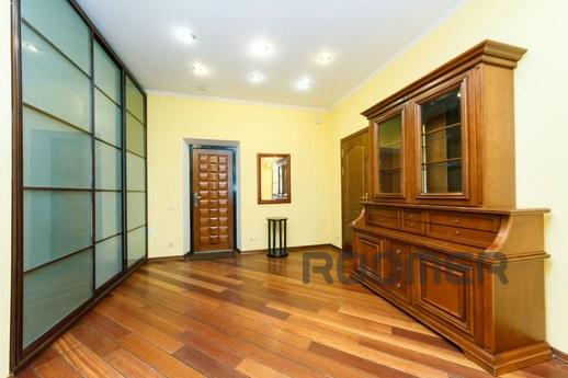City center .3 rooms, Kyiv - apartment by the day