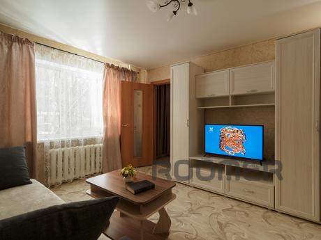 Небольшая, уютная двухкомнатная квартира с ремонтом.
Практич