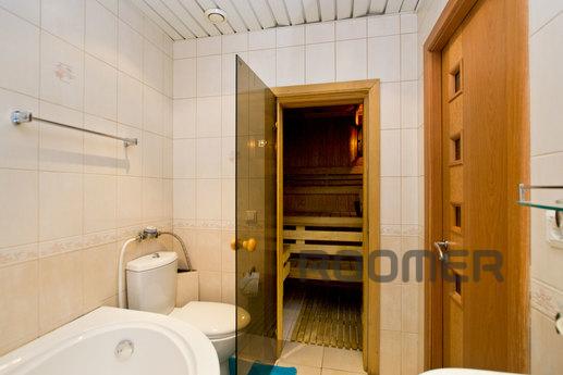Two bathrooms, a sauna, a Jacuzzi, a bay, Санкт-Петербург - квартира подобово