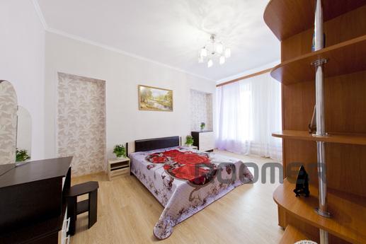 Apartment renovated near station, Санкт-Петербург - квартира подобово