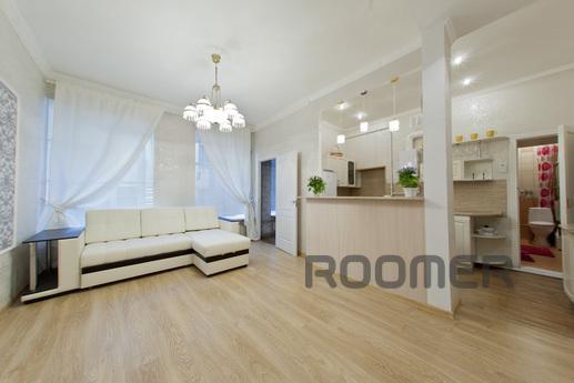 Apartment renovated near station, Санкт-Петербург - квартира подобово