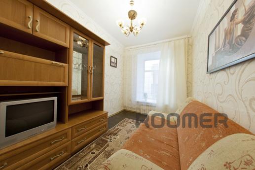 Apartment renovated near station, Санкт-Петербург - квартира подобово