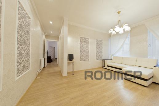 Apartment renovated near station, Санкт-Петербург - квартира подобово
