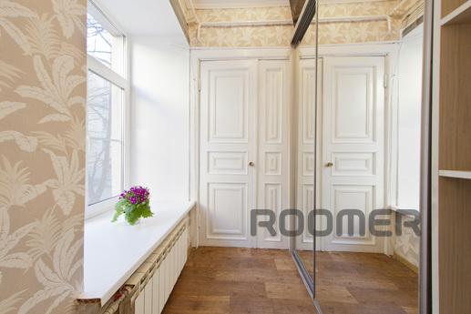 Apartment renovated near station, Санкт-Петербург - квартира подобово
