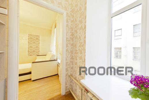 Apartment renovated near station, Санкт-Петербург - квартира подобово