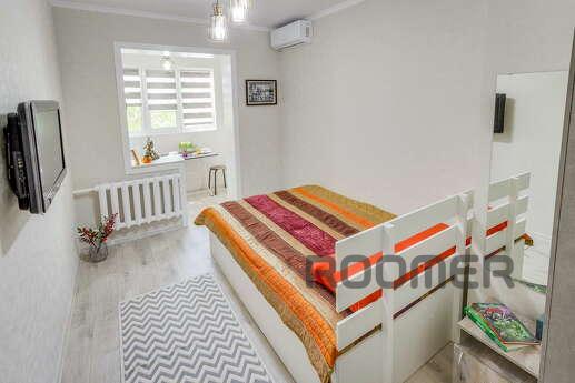 Bright double studio renovated, Almaty - apartment by the day