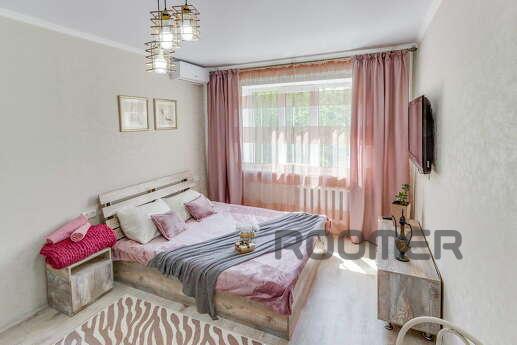 Bright, cozy studio for two, Almaty - apartment by the day