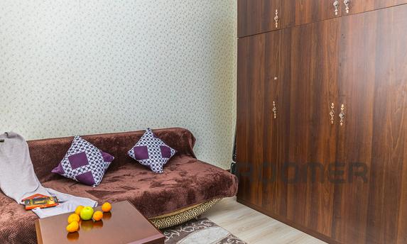 Bright spacious three-room apartment, Алмати - квартира подобово