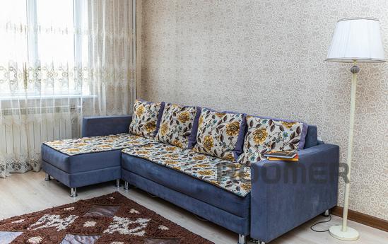 Bright spacious three-room apartment, Алмати - квартира подобово