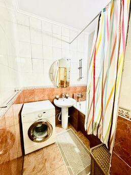 Bright spacious three-room apartment, Алмати - квартира подобово